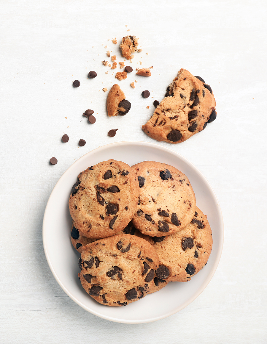 Chocolate-chip-cookie-in-bowl