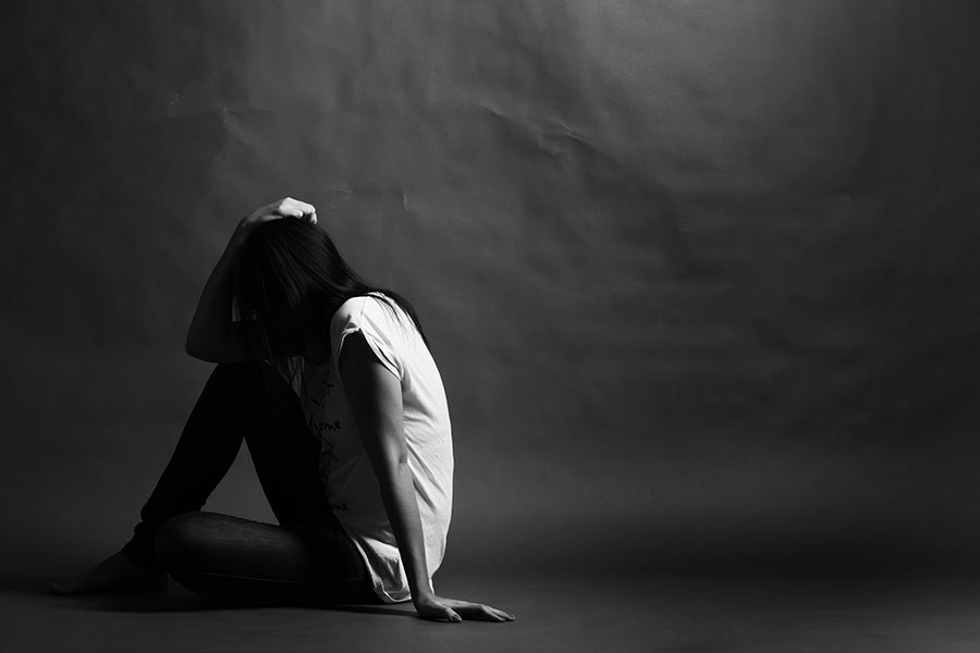 Depressed-girl-sitting-on-the-floor