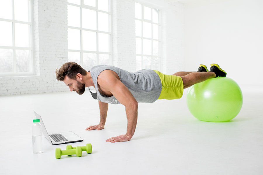 fine-man-working-out-watching-laptop