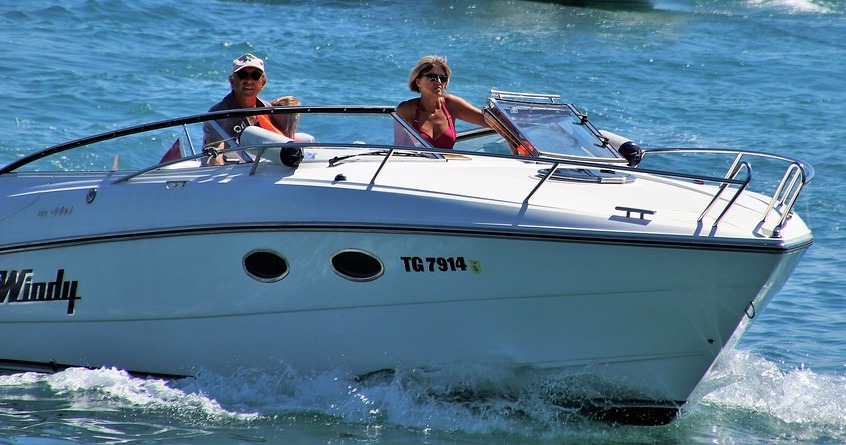 recreational-boat-on-water