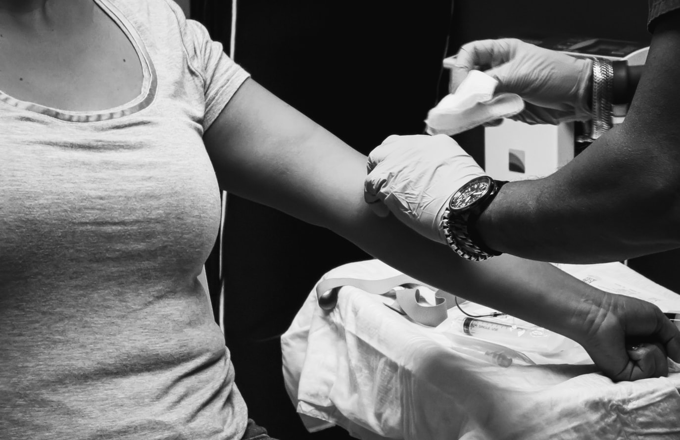 woman-giving-blood